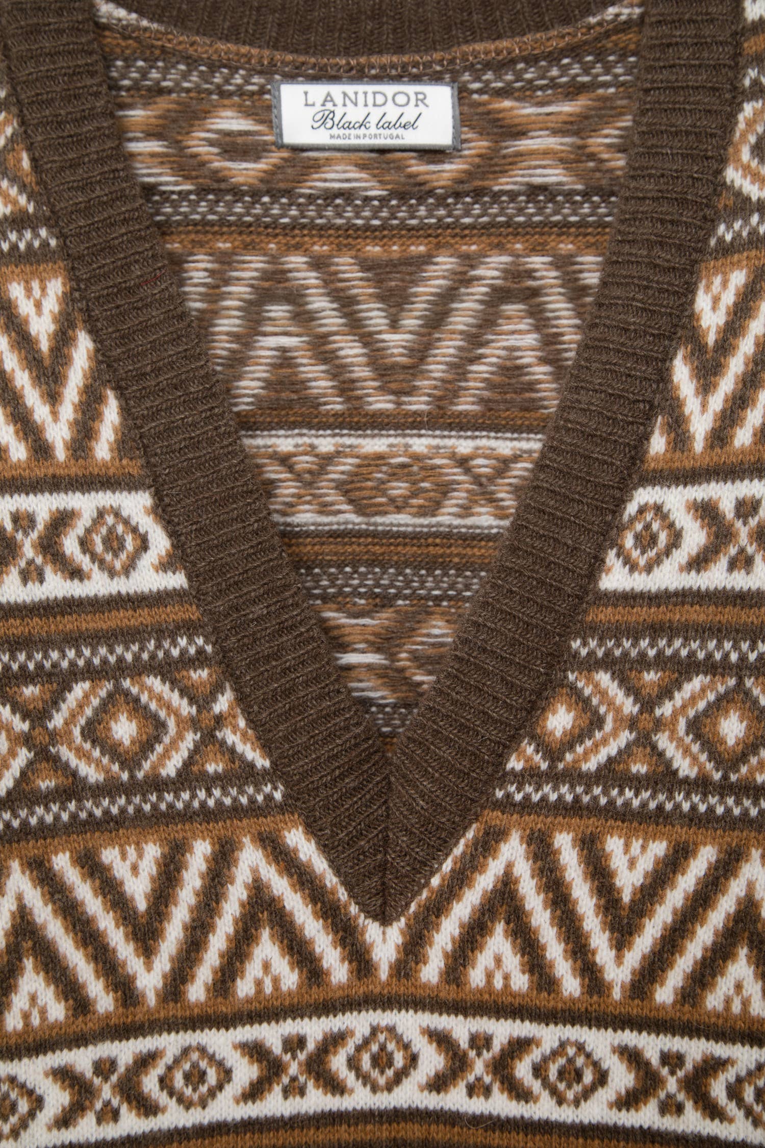 Abito in maglia jacquard con scollo a V