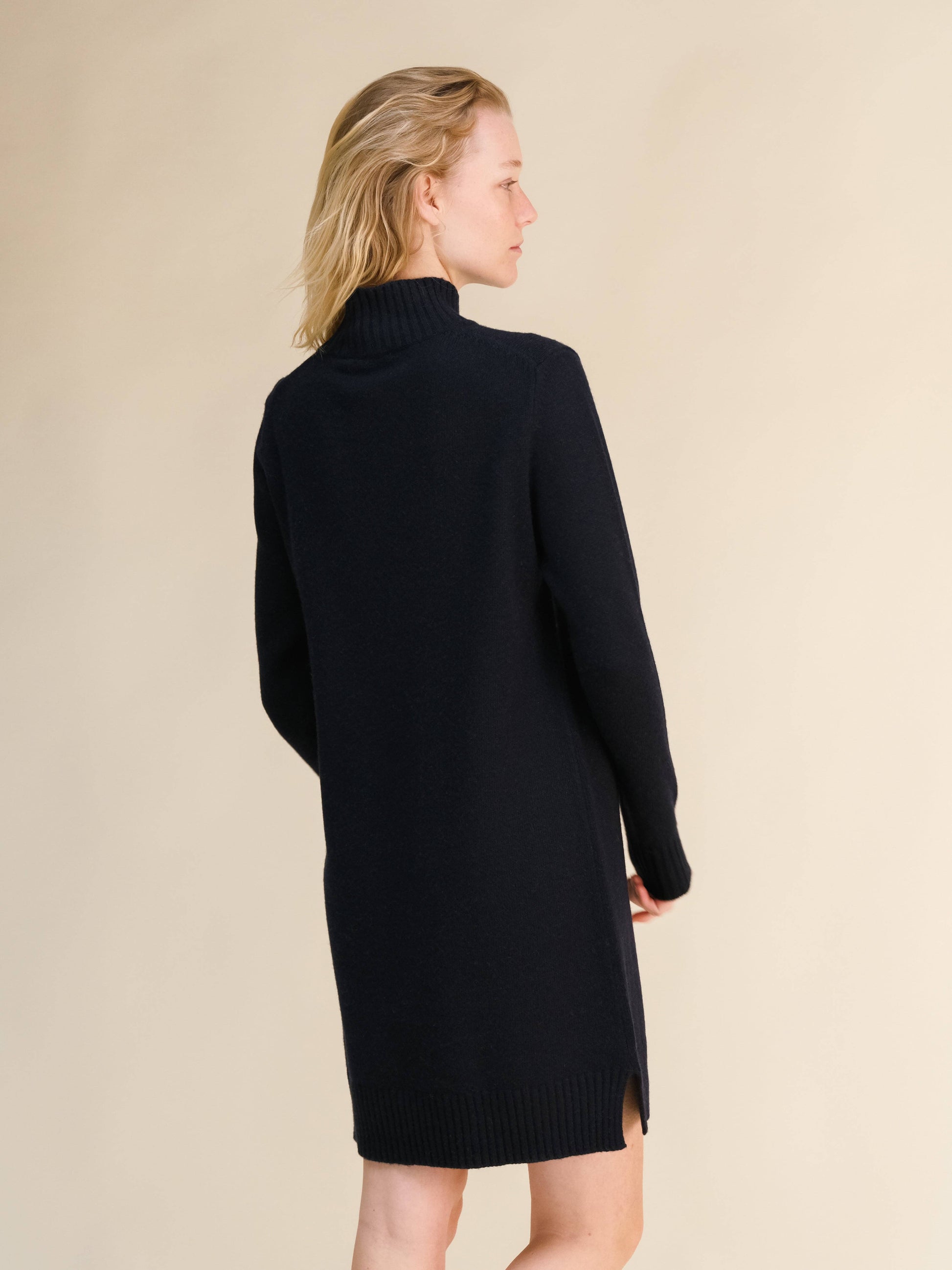 Abito midi in misto cashmere con collo alto