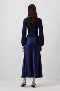 Abito lungo blu navy drappeggiato con maniche a palloncino