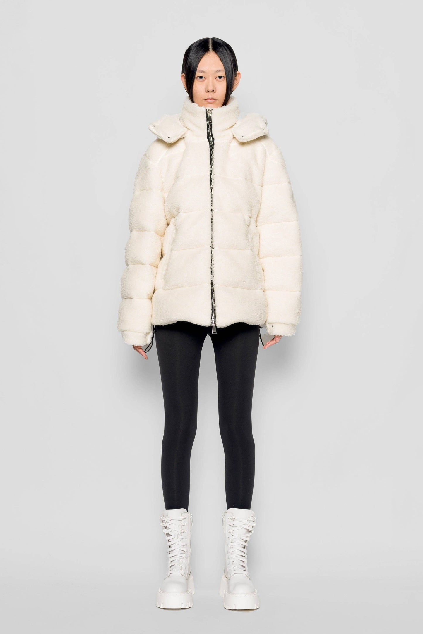 Piumino in eco shearling con cappuccio removibile