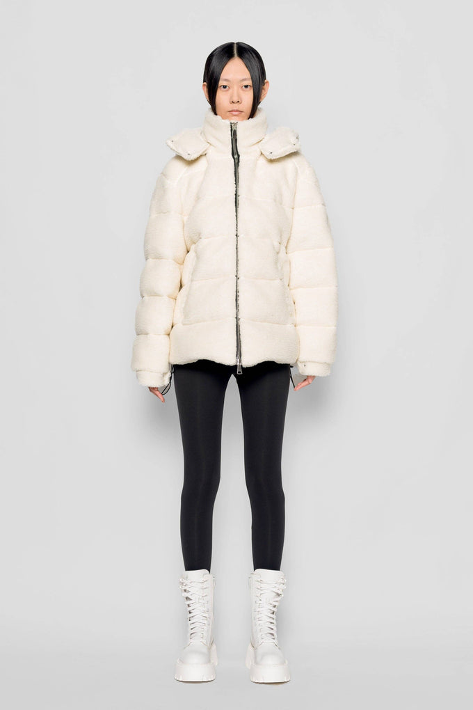 Piumino in eco shearling con cappuccio removibile