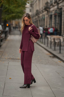 Pantaloni in maglia a coste con spacchi laterali