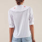 Camicia bianca ricamata con maxi colletto