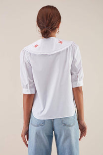 Camicia bianca ricamata con maxi colletto
