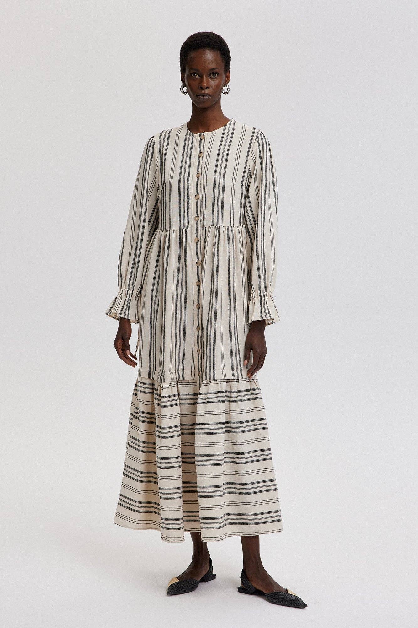 Abito chemisier maxi a righe in cotone con polsini arricciati