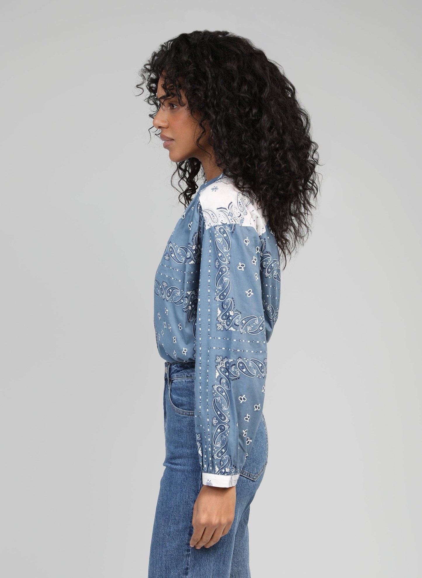 Camicia oversize in voile di cotone con stampa bandana indaco