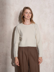 Maglia girocollo cropped in maglia morbida