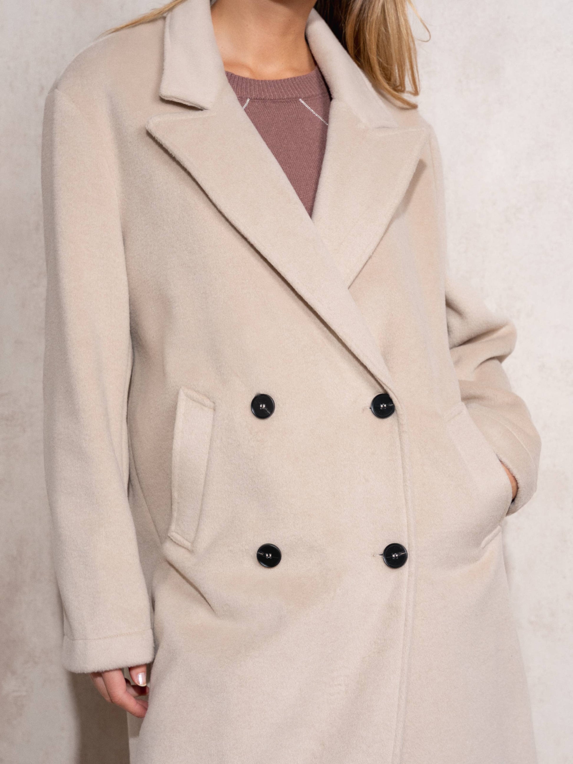 Cappotto lungo doppiopetto con revers
