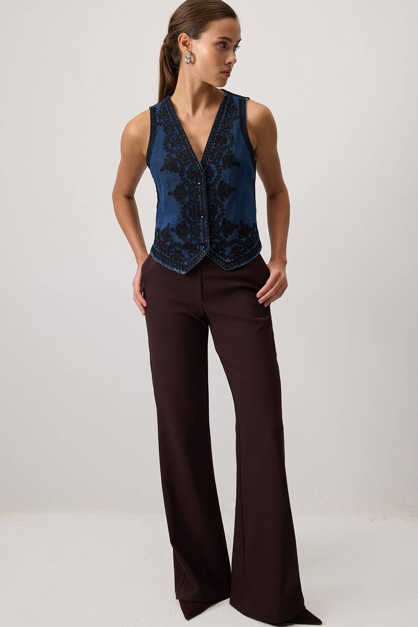 Gilet in denim ricamato