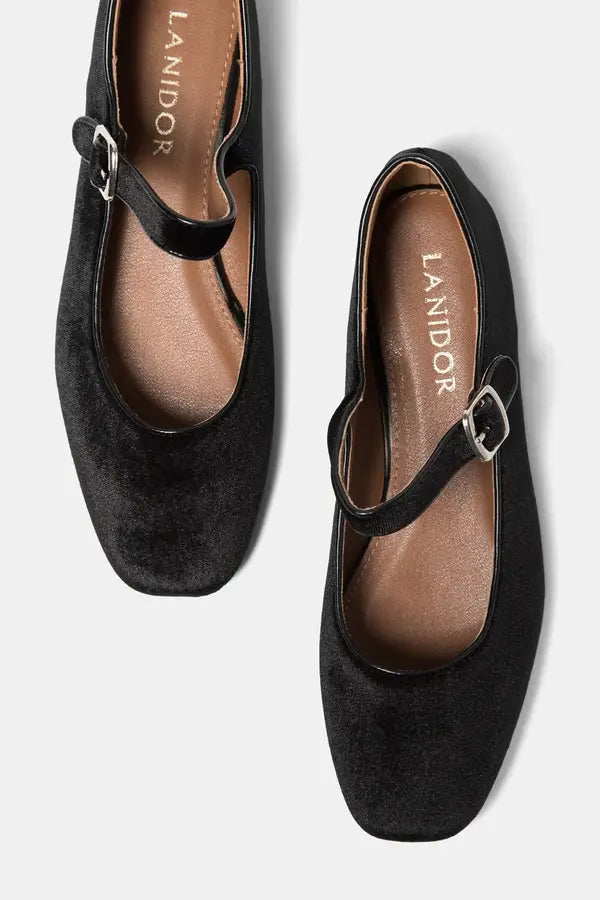 Ballerine effetto velluto con cinturino e fibbia