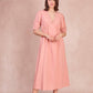 Abito midi con scollo a V e bordi in pizzo