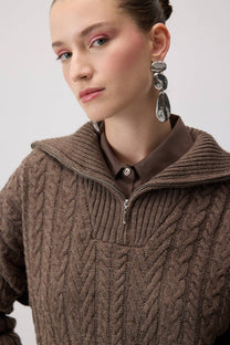 Maglione in maglia a trecce con zip e colletto ampio