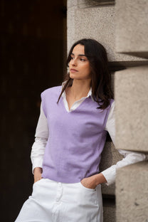 Gilet in maglia lilla con scollo a V
