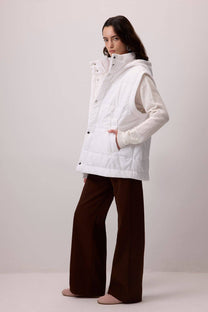 Gilet imbottito con cappuccio