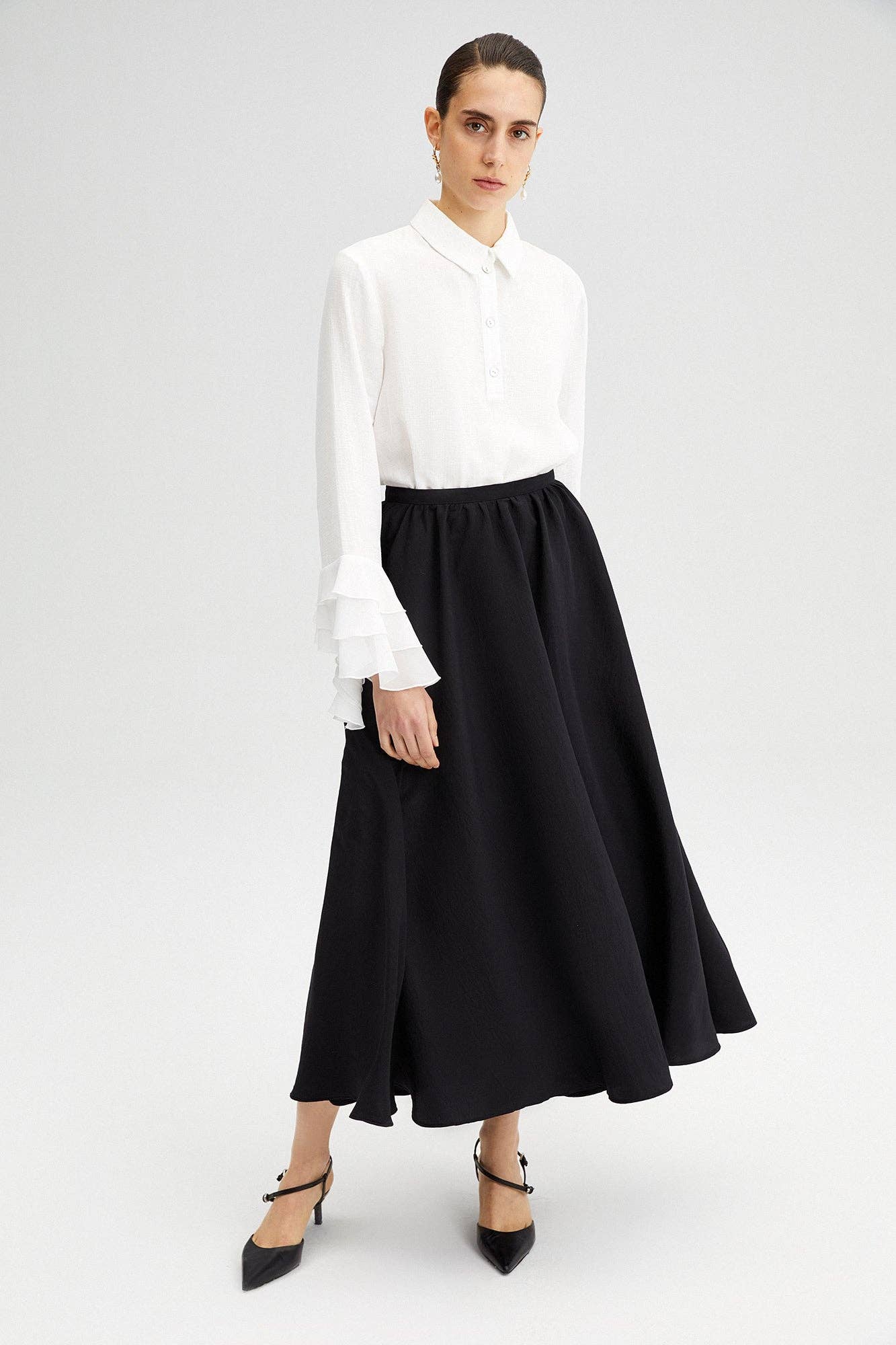 Gonna midi nera con volant