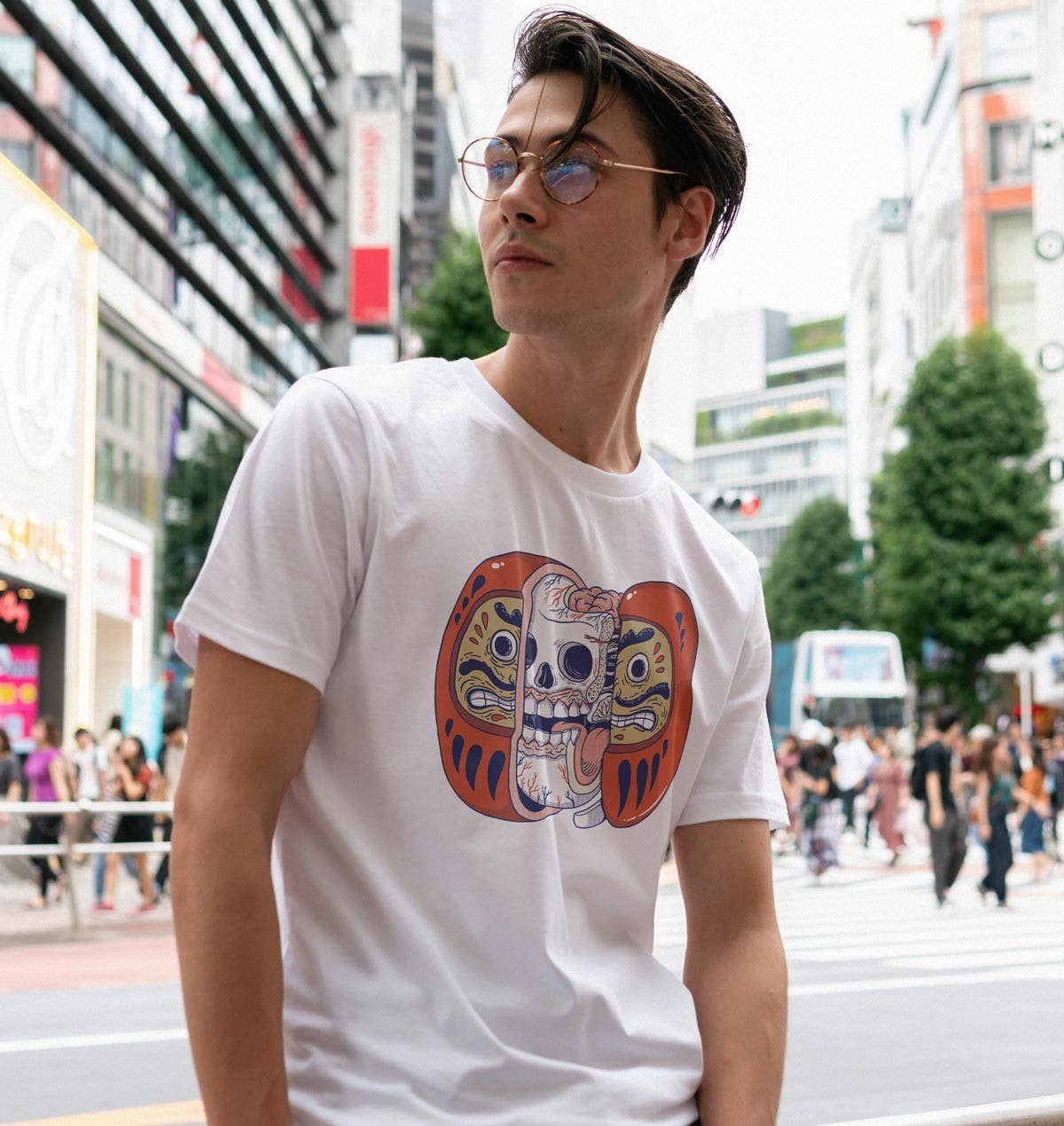 T-shirt Dead Daruma con grafica street giapponese