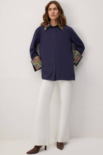 Camicia blu navy con dettagli etnici