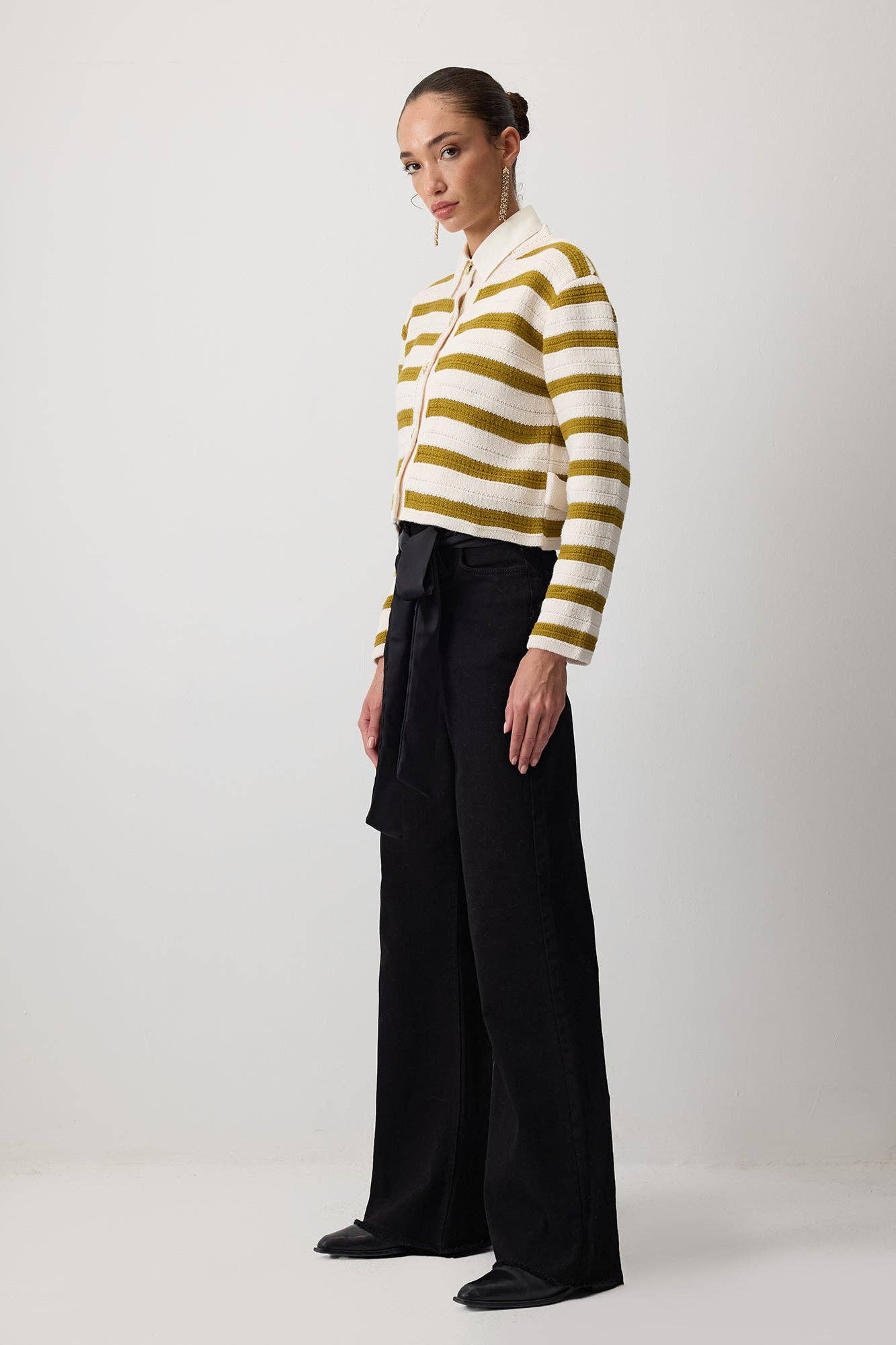Cardigan in maglia a righe con bottoni dorati