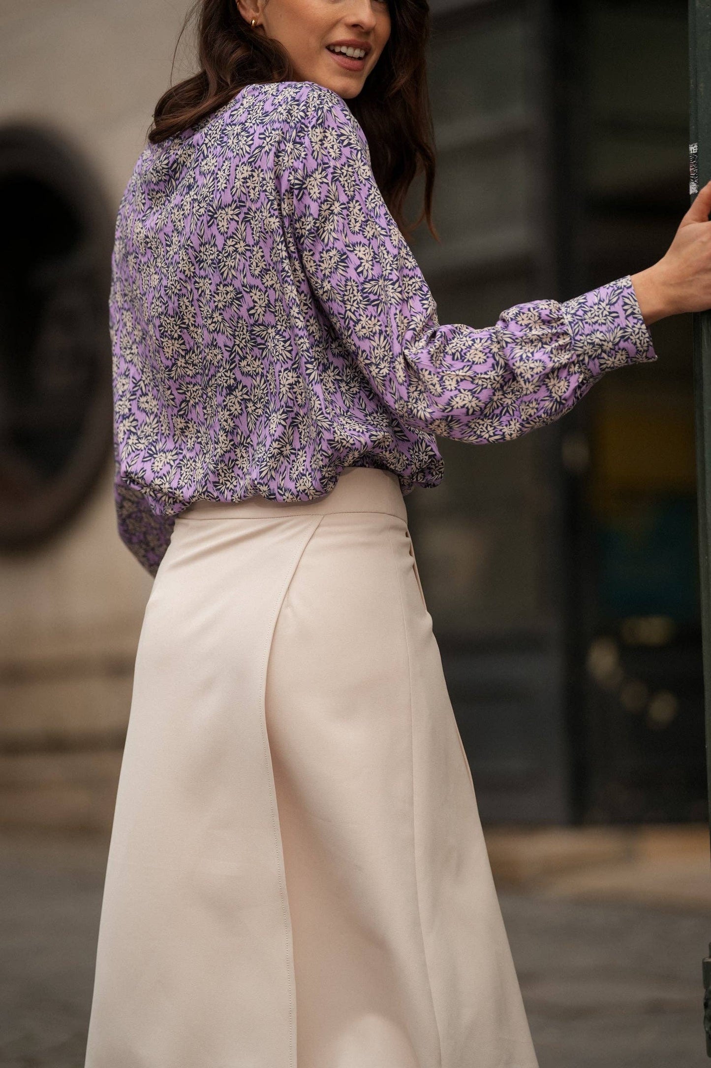 Blusa stampata floreale con scollo a V
