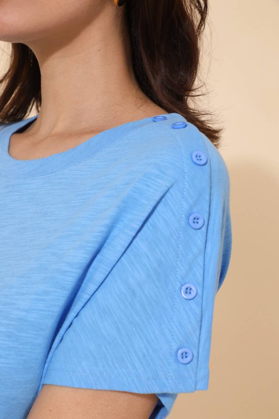 T-shirt TIA in cotone con bottoni sulla spalla sinistra