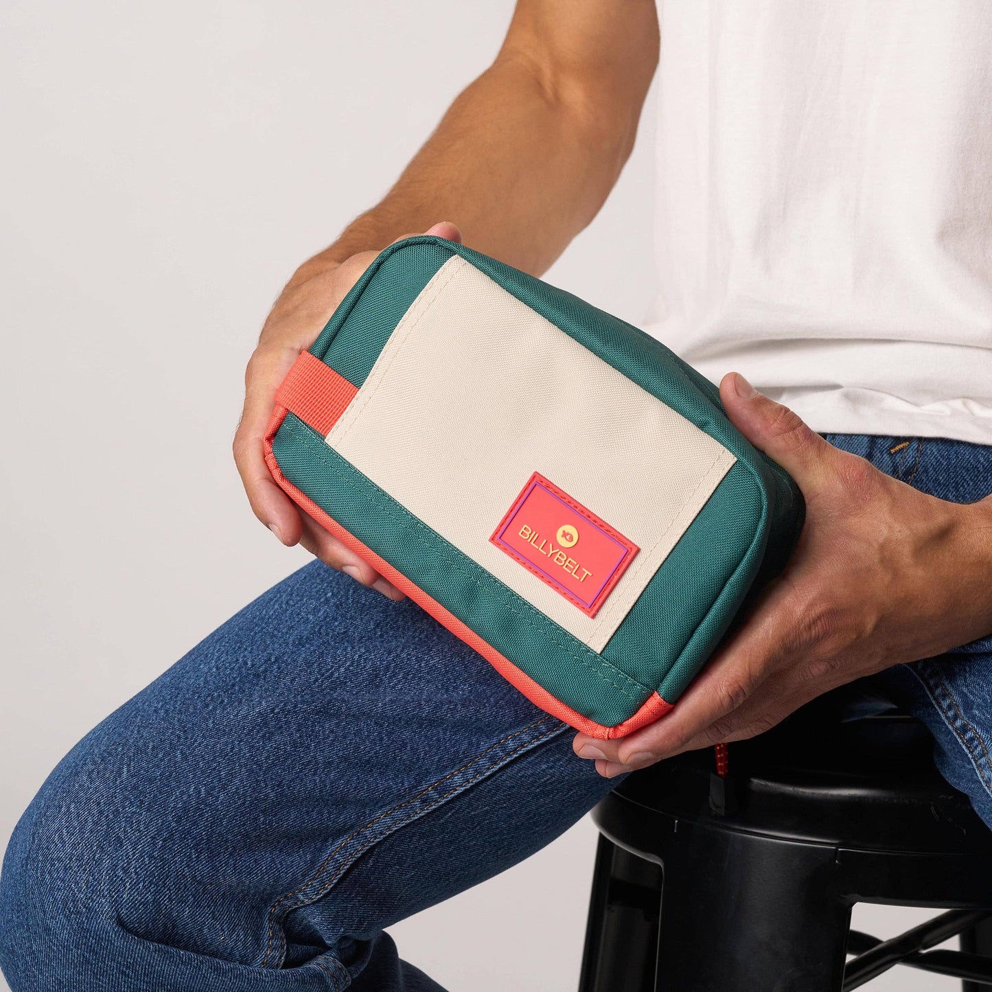 Astuccio da toilette in poliestere riciclato verde e avorio