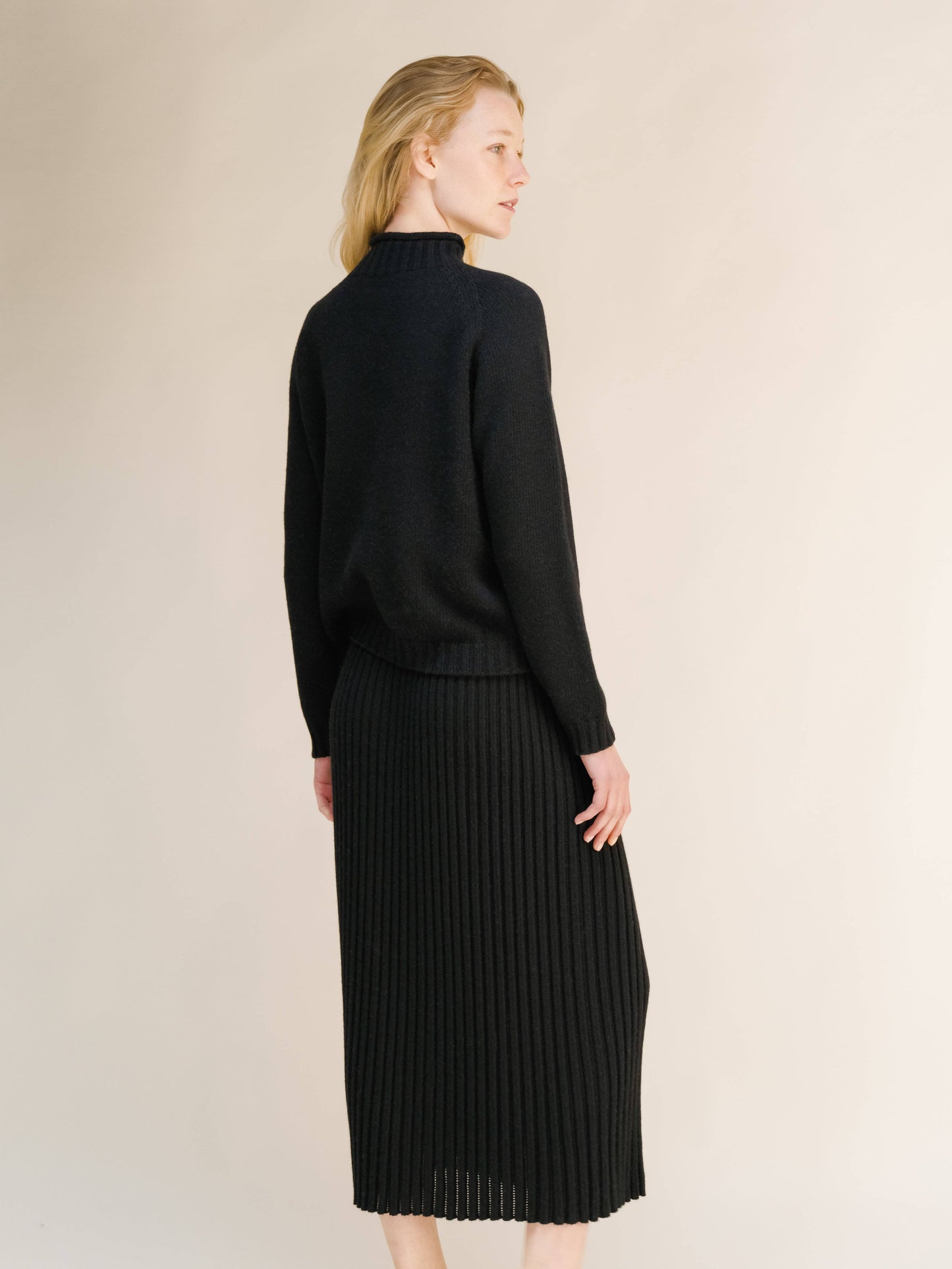 Gonna traforata in misto cashmere con maglia 3D