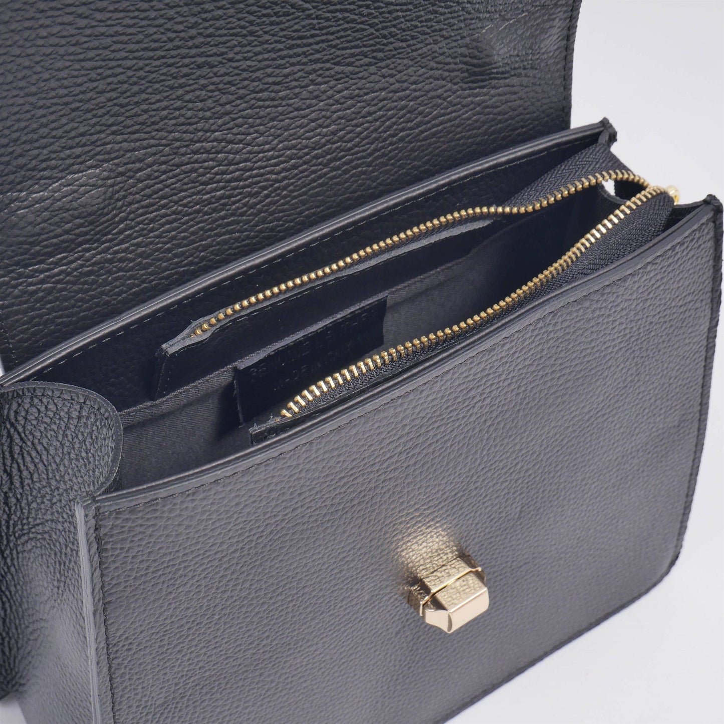 Borsa a mano in pelle bicolore con tracolla a catena