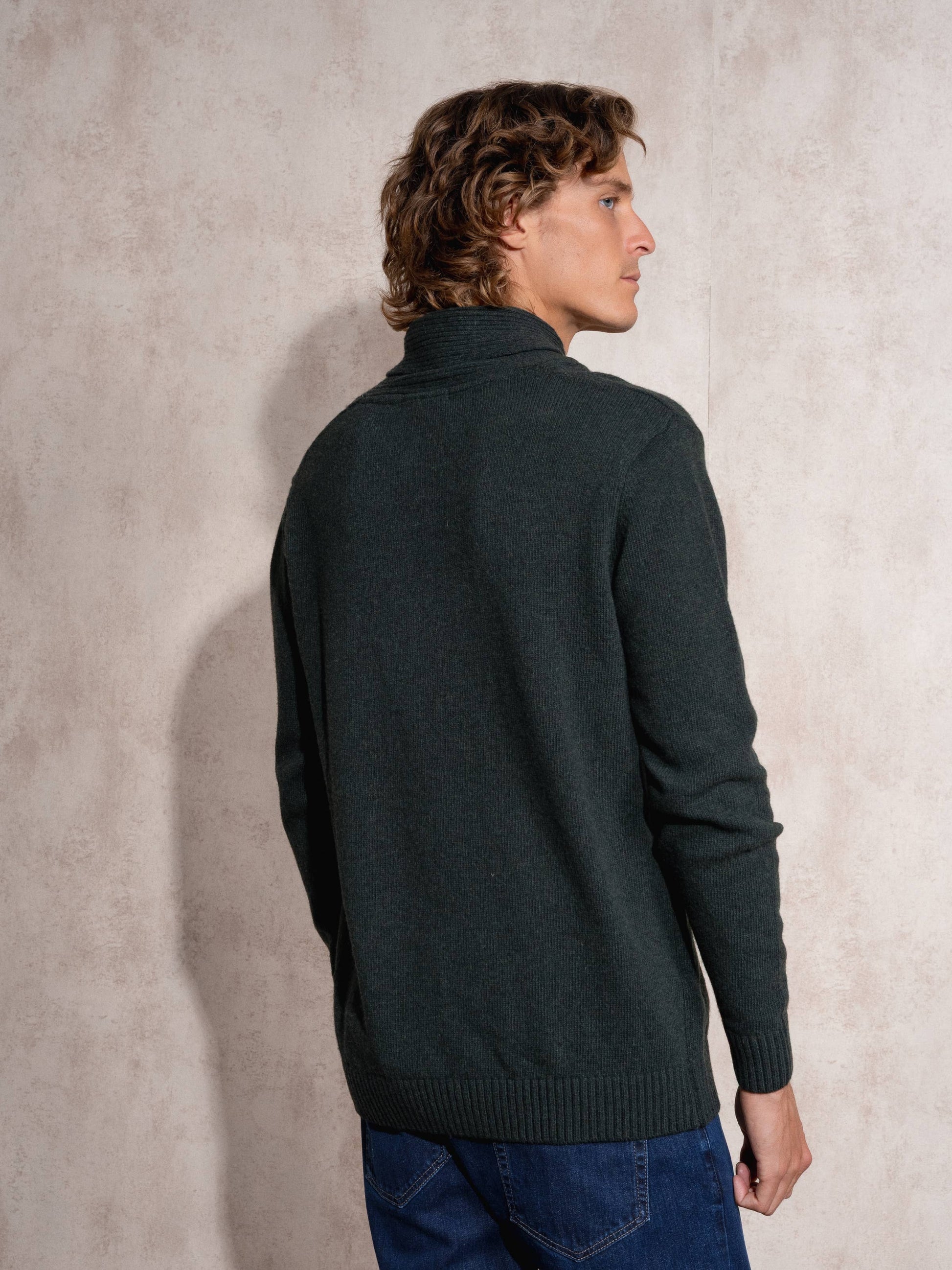 Maglione uomo intrecciato con collo a scialle e chiusura a bottone