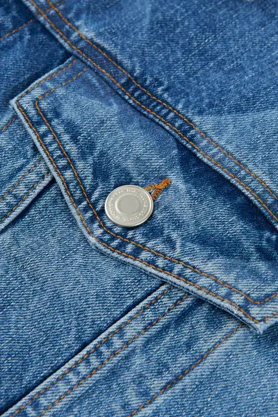 Giacca corta in denim con incisione laser