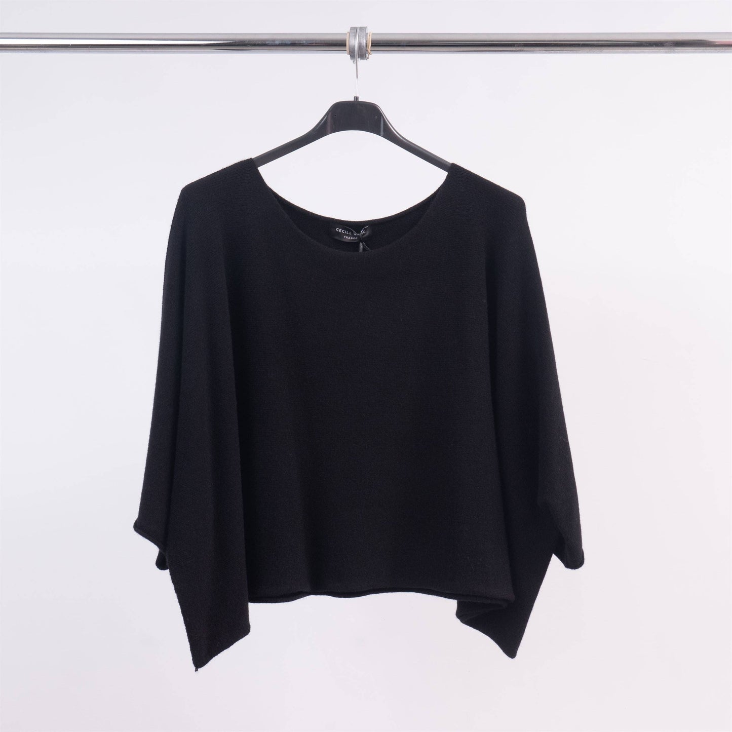 Maglia ampia con scollo a barca e maniche pipistrello