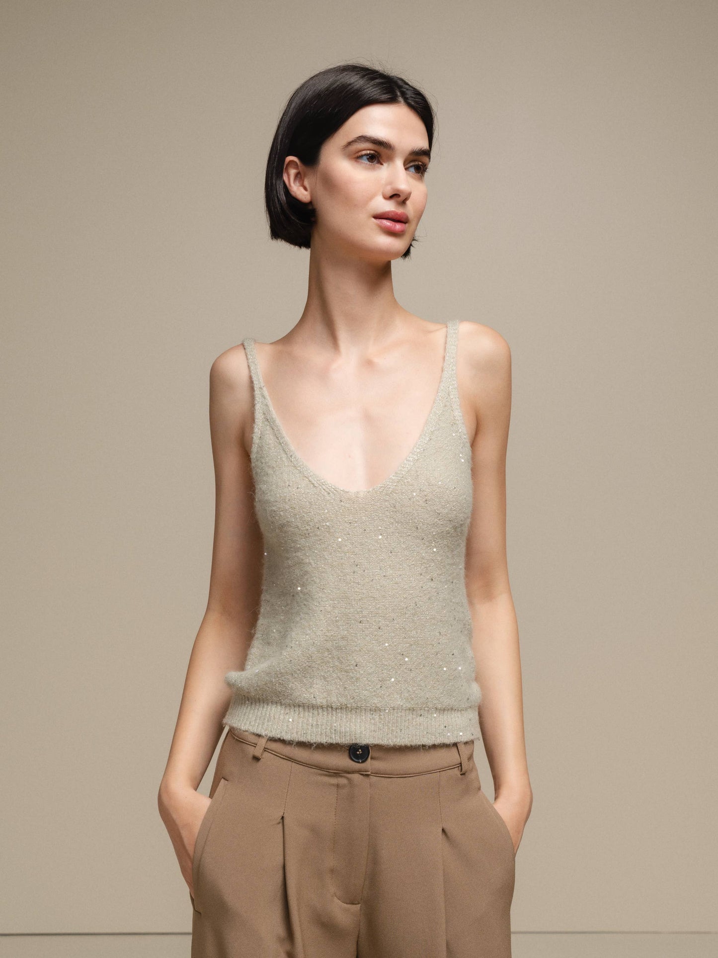 Canotta in maglia lurex versatile con scollo a V