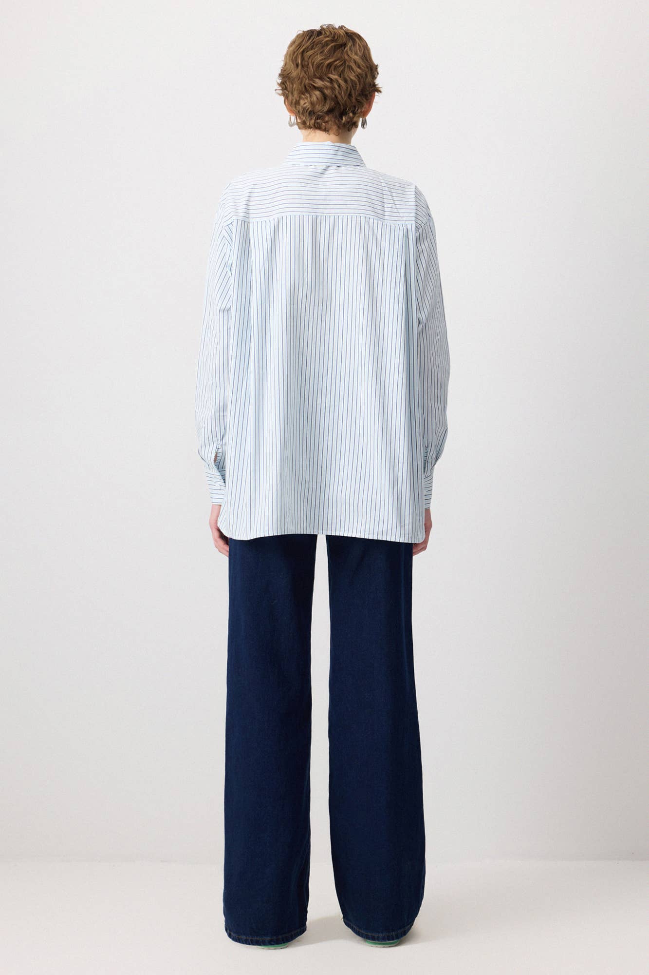 Camicia oversize essenziale a righe in viscosa