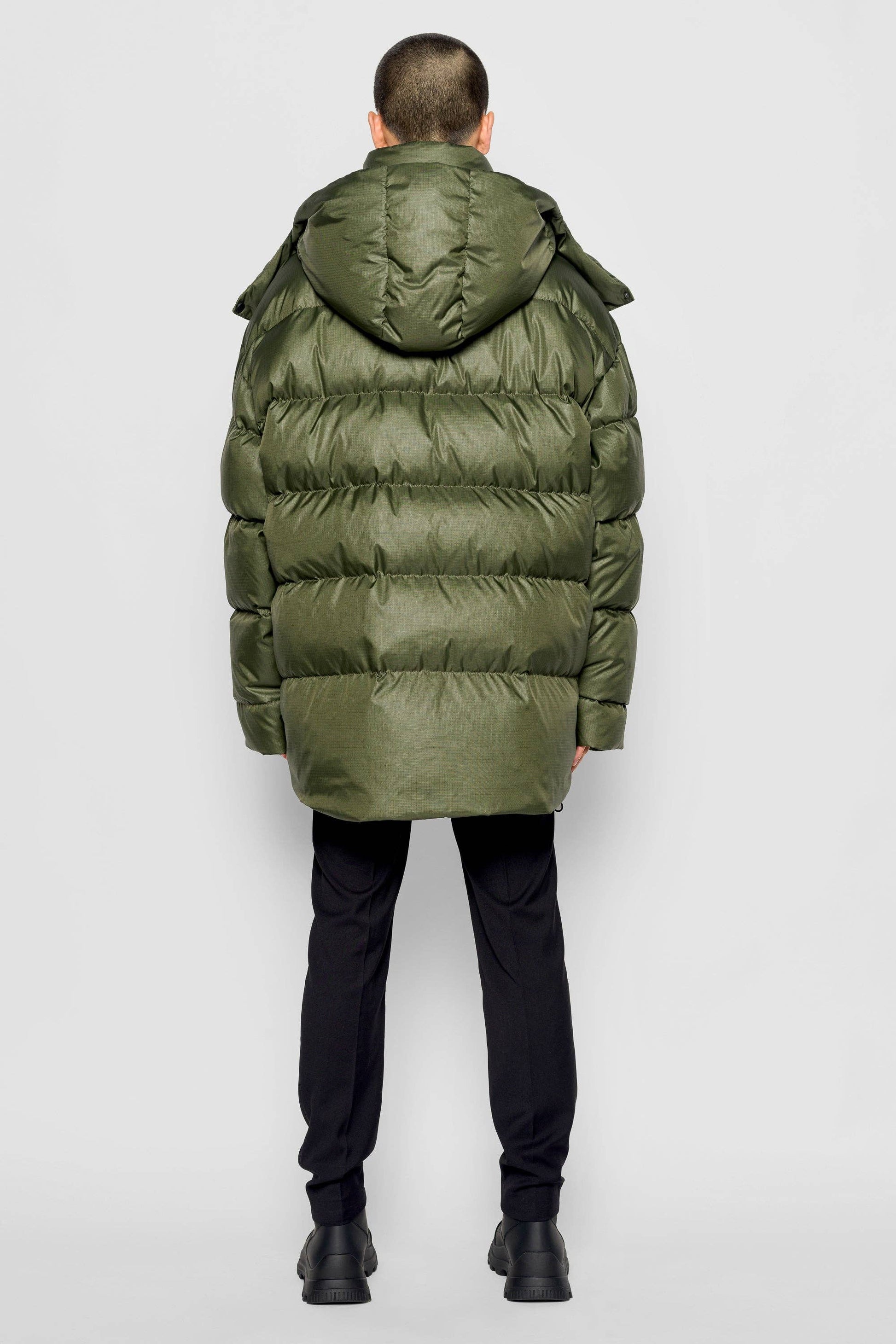 Piumino oversize Iconica verde militare con cappuccio rimovibile