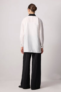 Blazer kimono bicolore bianco e nero con revers a contrasto