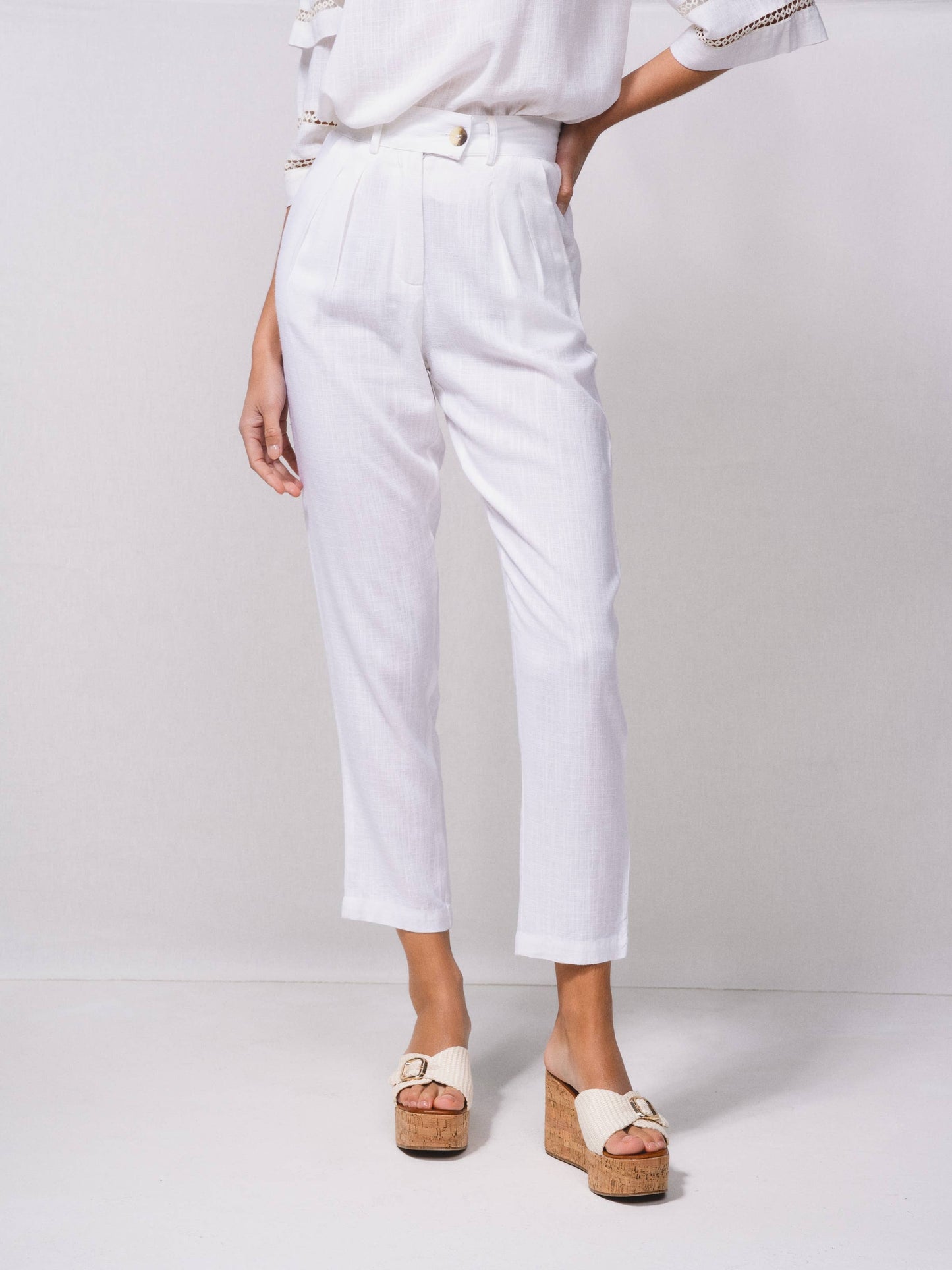 Pantaloni a vita alta in misto lino con pinces