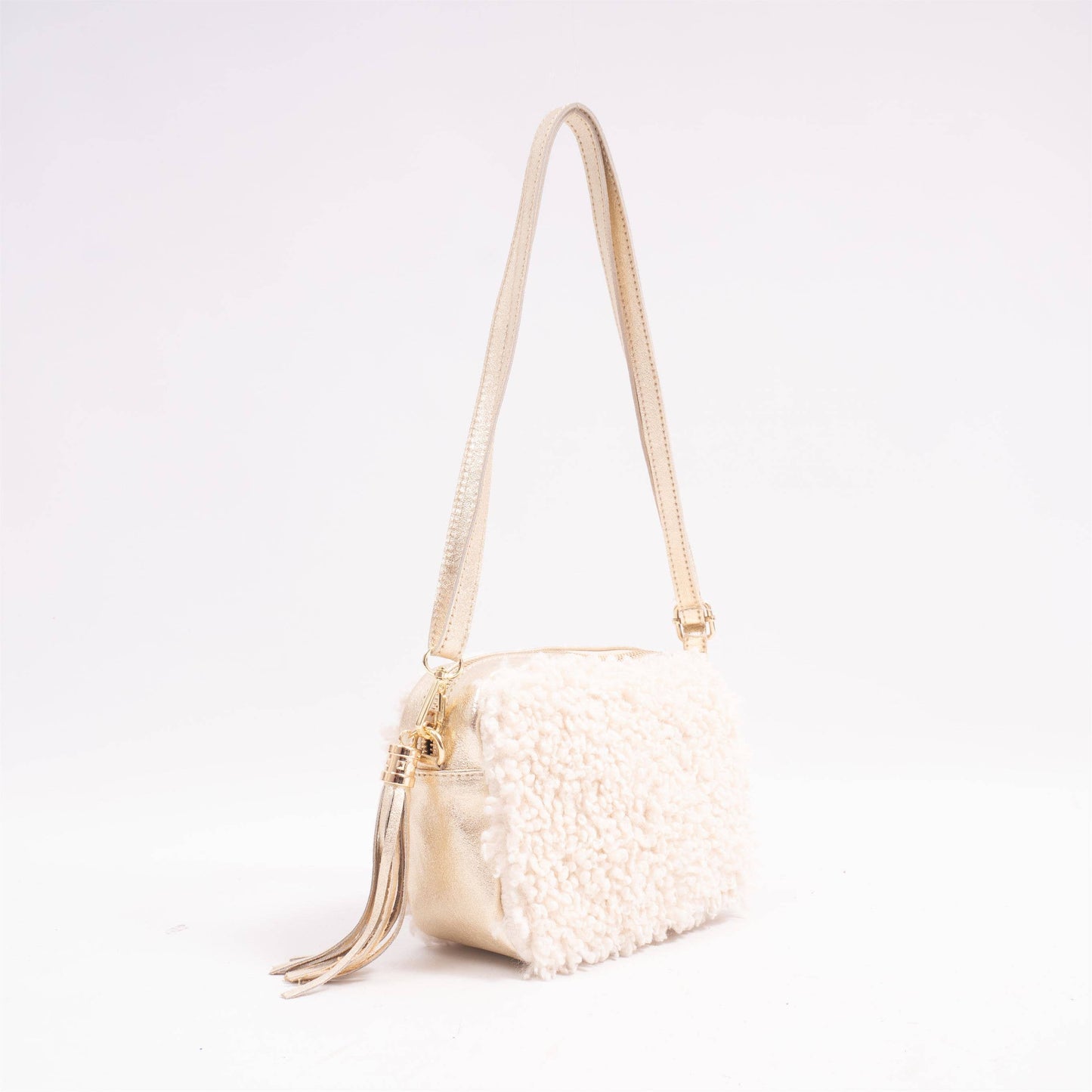 Borsa a tracolla in eco pelliccia con nappa