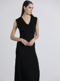 Abito midi nero con scollo a V