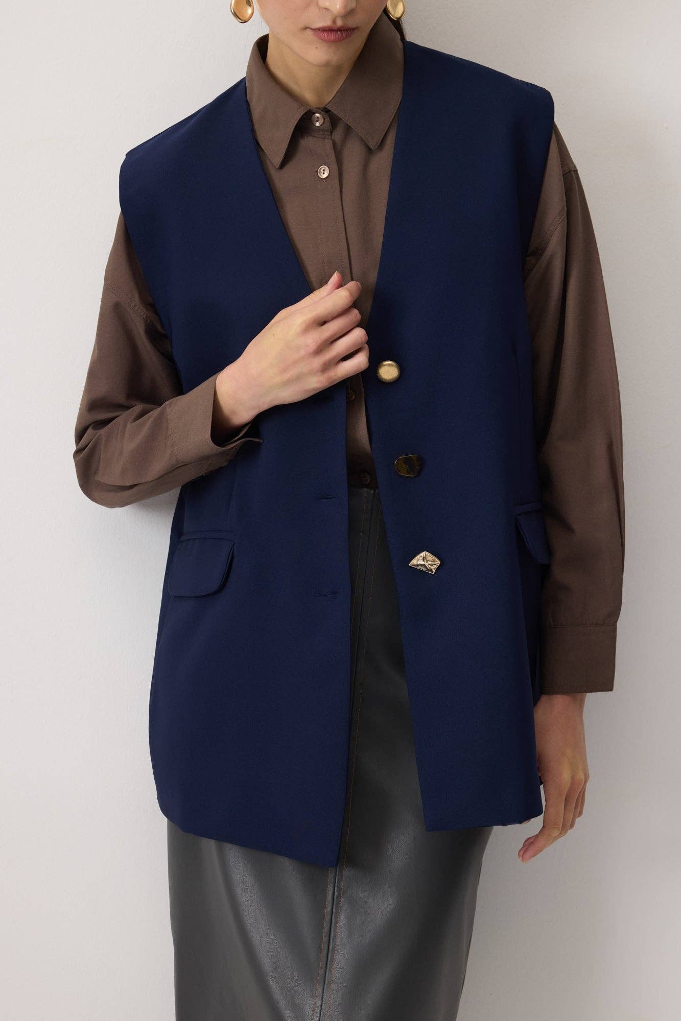 Gilet lungo in crêpe con bottoni