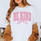 T-shirt oversize grafica “Be Kind” con fiocco