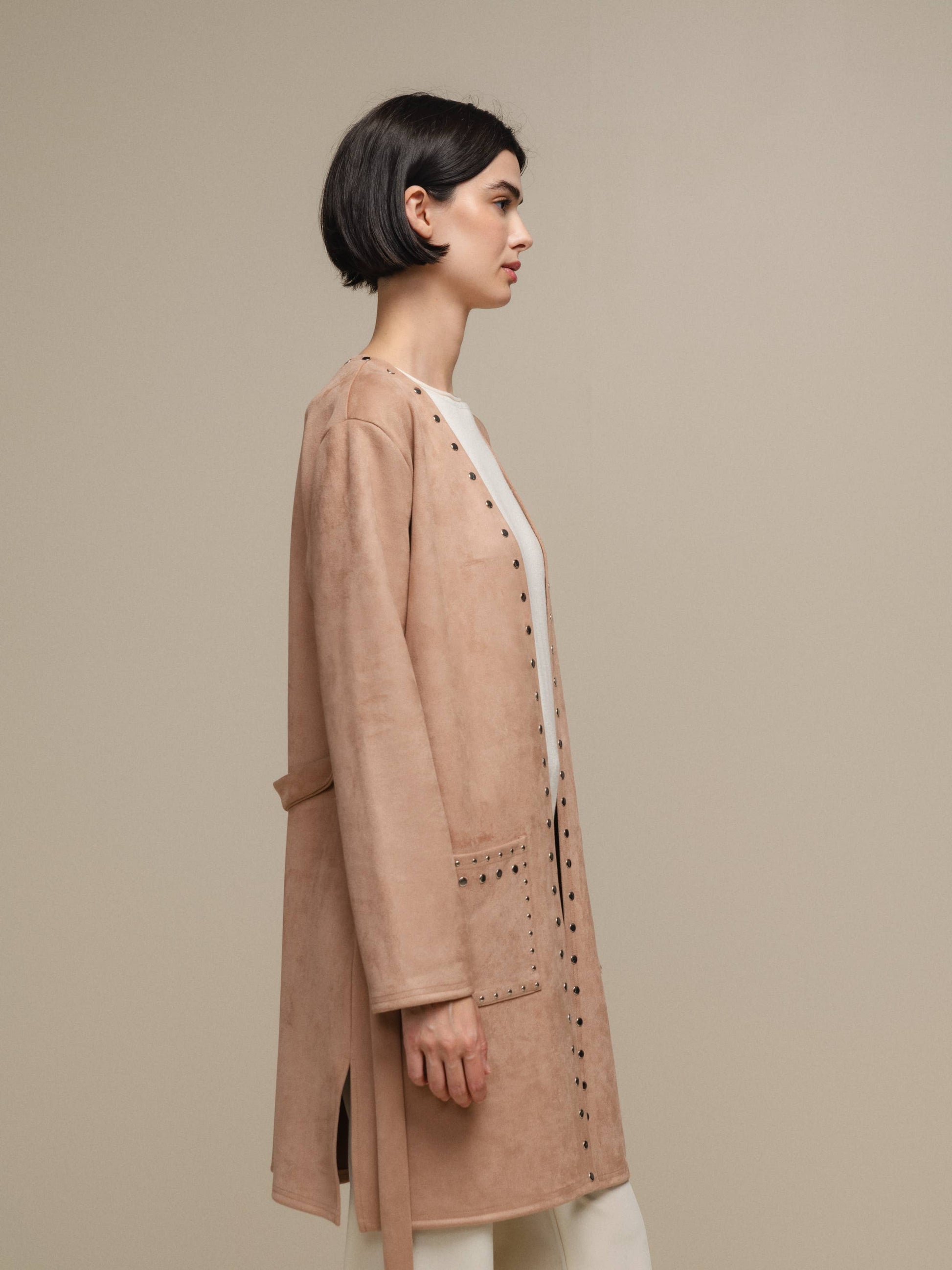 Cappotto donna effetto suede con borchie