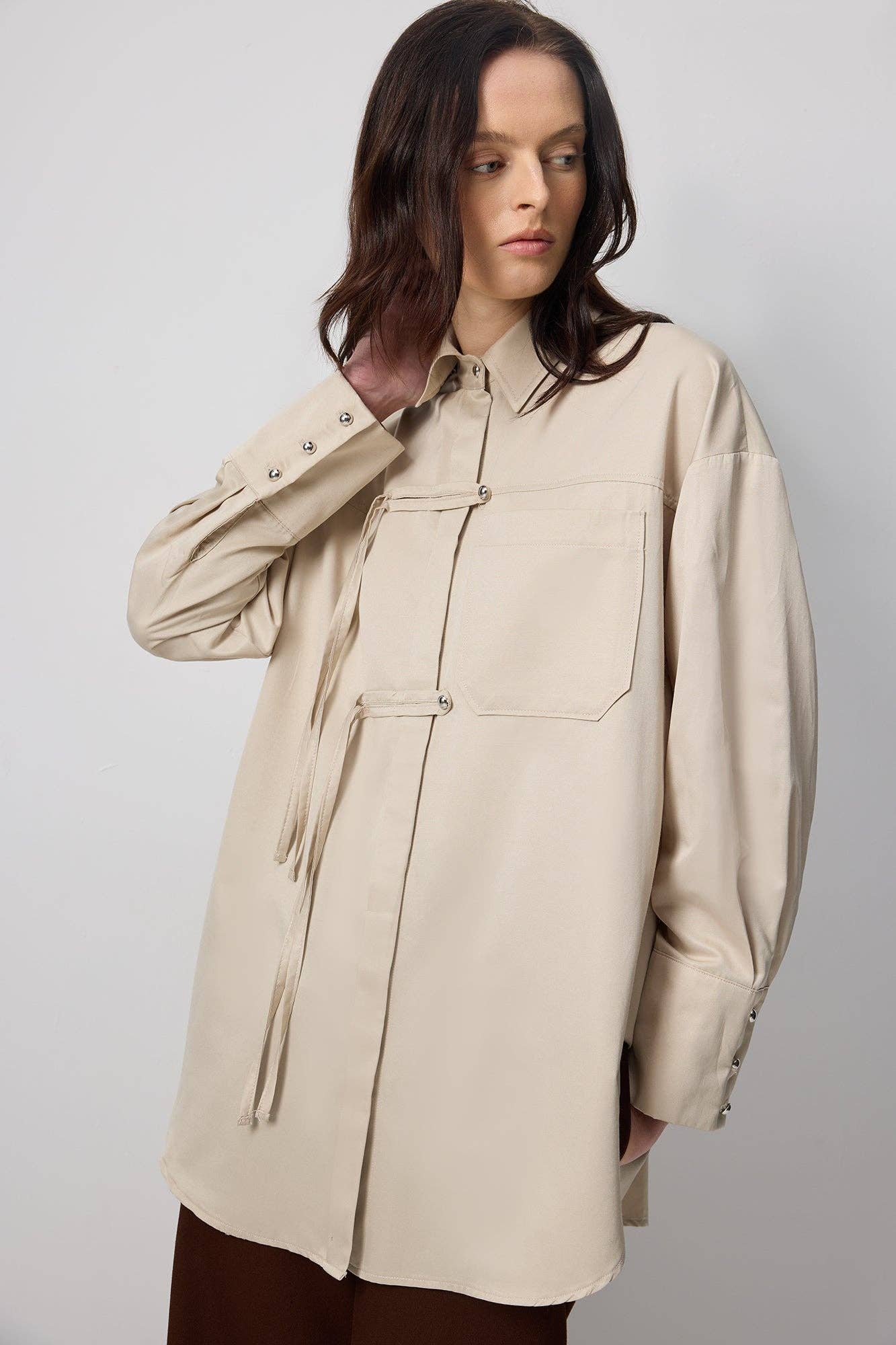 Camicia lunga con dettaglio papillon in misto cotone