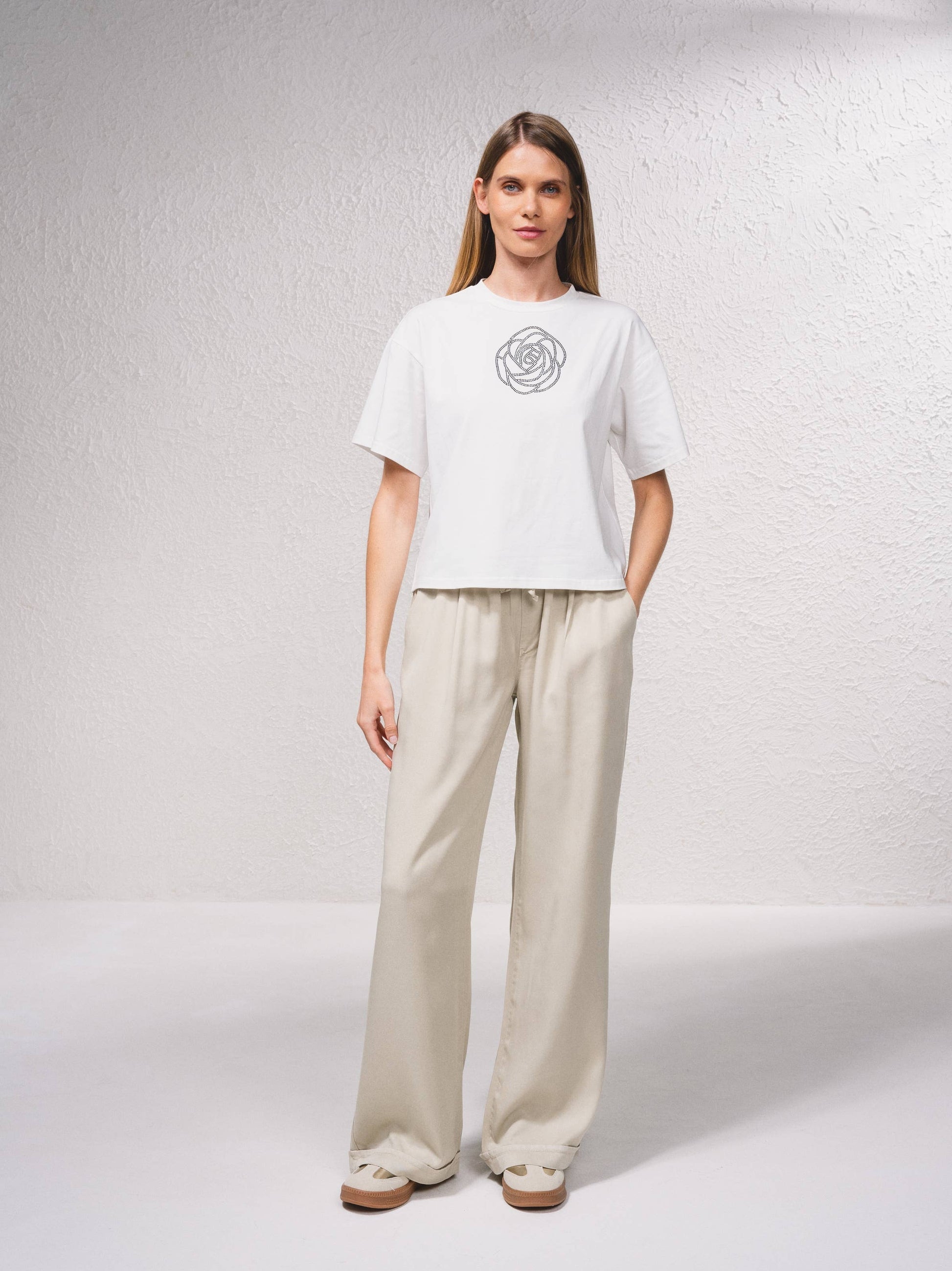 T-shirt corta oversize con applicazione brillante