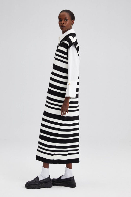 Abito maxi in maglia a righe senza maniche con collo alto