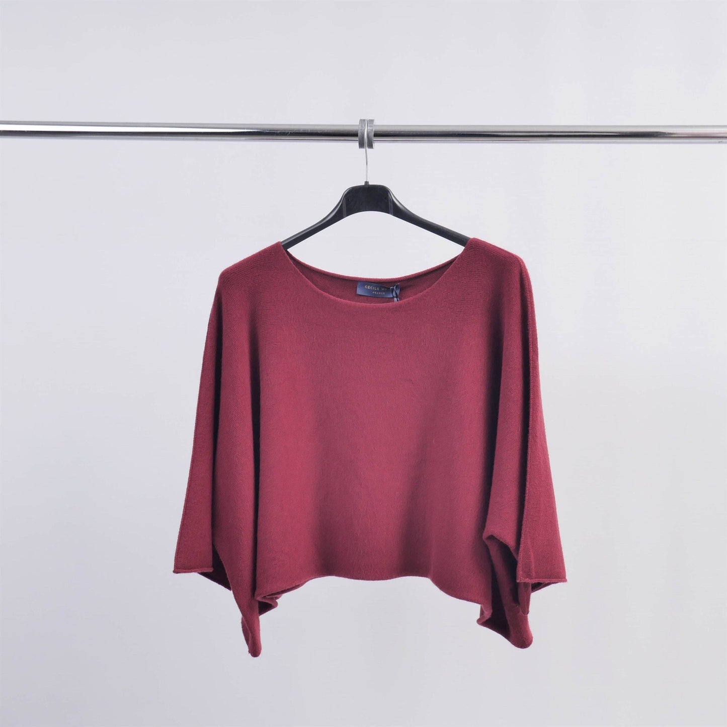 Maglia ampia con scollo a barca e maniche pipistrello