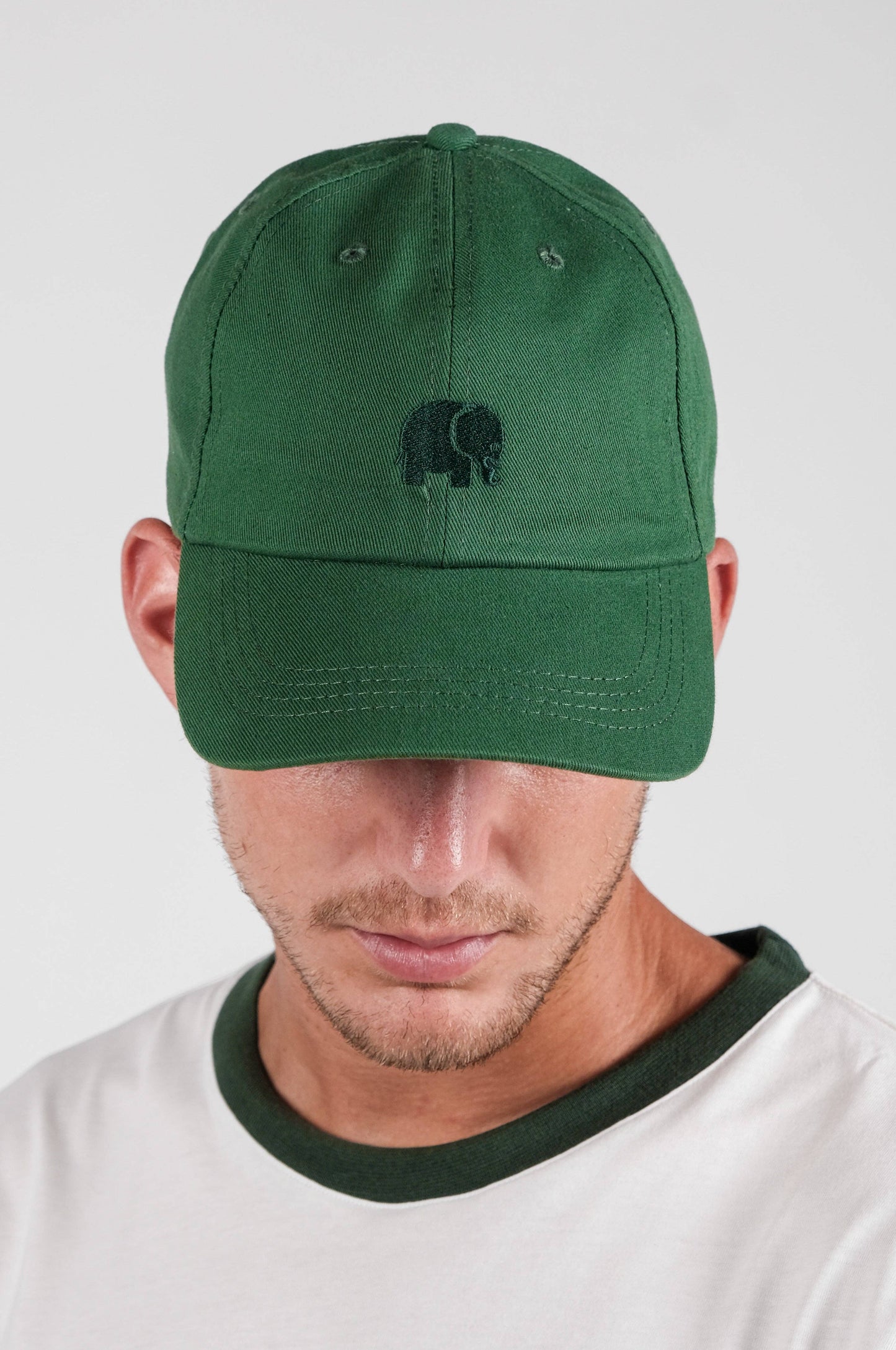 Cappellino dad cap con logo ricamato verde muschio