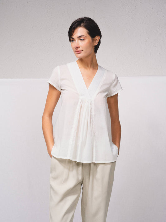 Blusa in cotone con scollo a V e volant