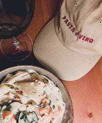 Cappello ricamato “Pasta e Vino” in cotone
