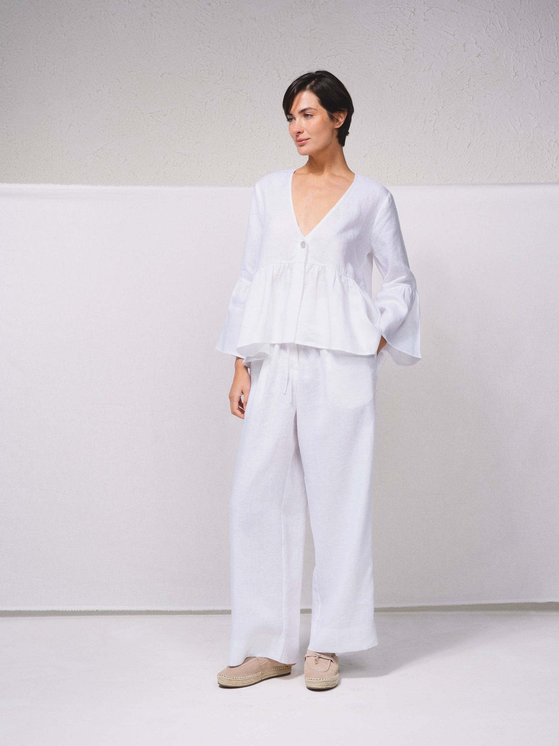 Blusa ampia in lino con scollo a V