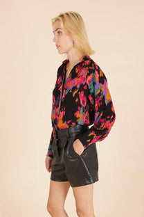 Pantaloncini in ecopelle a vita alta