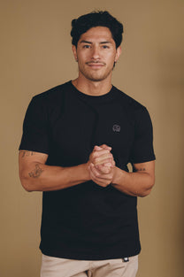 T-shirt Essenziale Nera in Cotone Biologico